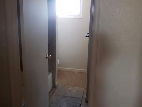 5th image of 12425 Riverside Rd Rent