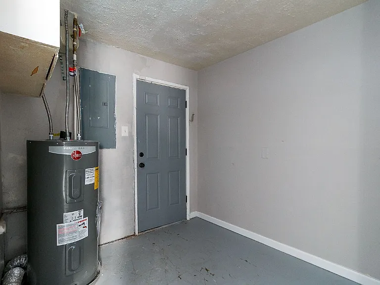 10348 Earl Dr — Photo 18