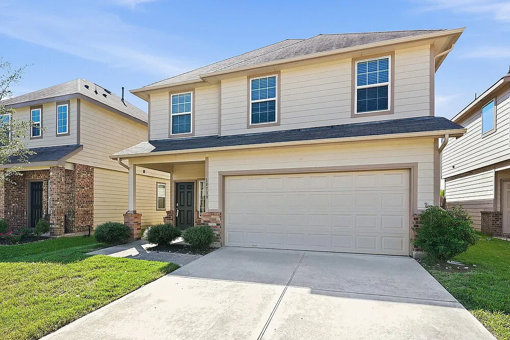 4 bed, 2.5 bath, 2410 sqft, $2,140 — Photo 4