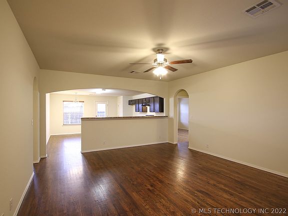 3rd image of 9286 S 251st East Ave