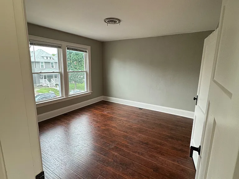 988 Linwood Ave — Photo 15