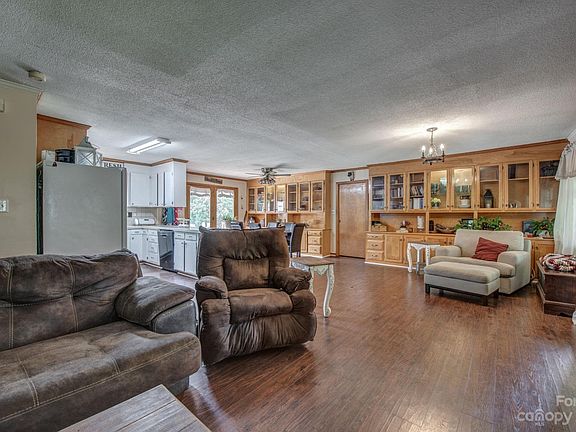 5th image of 830 Honeywood Ln