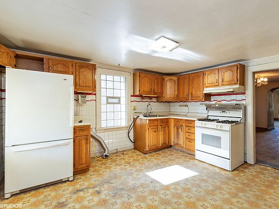 5th image of 2310 Cuyler Ave