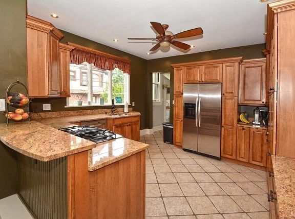 5th image of 3971 Beechwood Ave