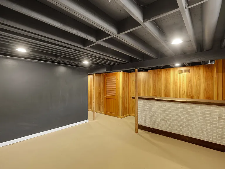 8605 Amerivan Dr — Photo 37