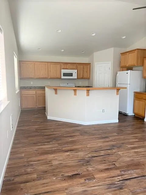 2 bed, 880 sqft, $1,450 — Photo 3