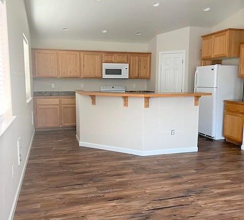 3rd image of 516 Harbor View Dr #A