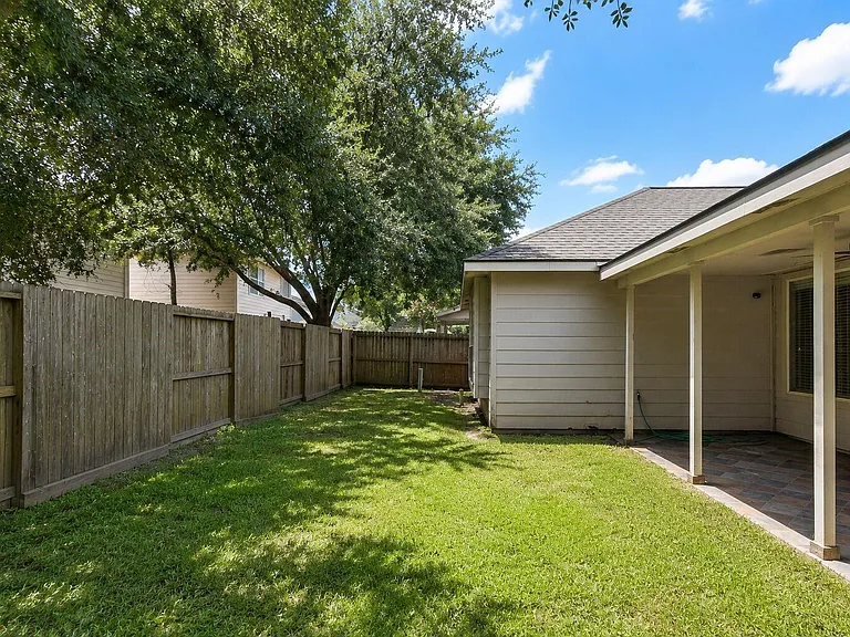 20703 Whitevine Way — Photo 28