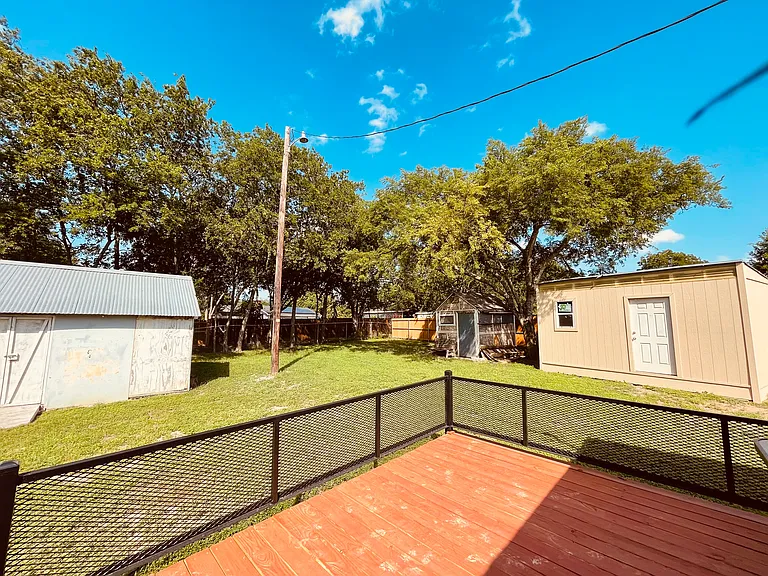 109 Lois St — Photo 16