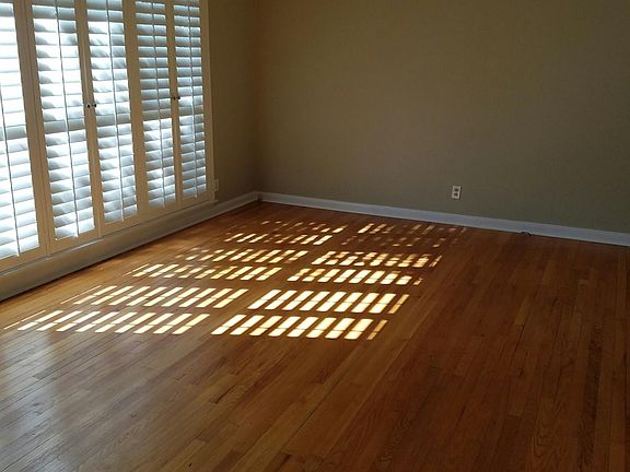 2nd image of 2809 Briarwood Dr SE