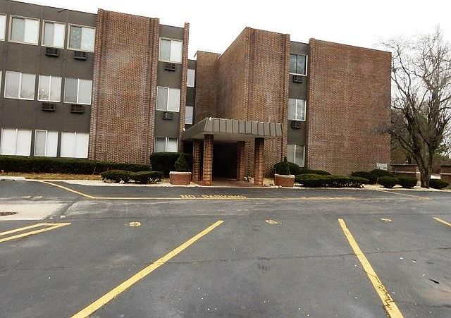 1st image of 1117 Leavitt Ave APT 210
