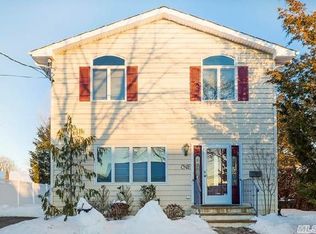 1 Washington Pl, Island Park, NY 11558