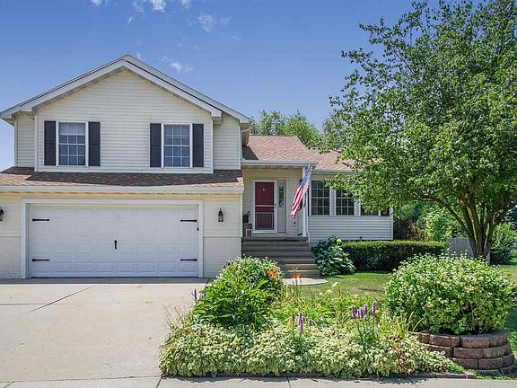 2nd image of 55 Hawthorne Pl