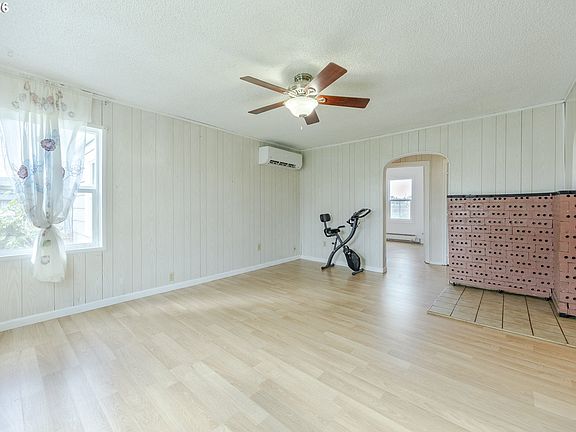 5th image of 2240 5th St