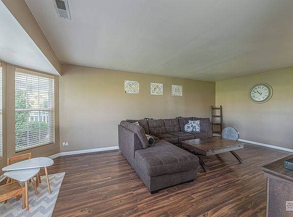 3rd image of 956 Four Seasons Blvd