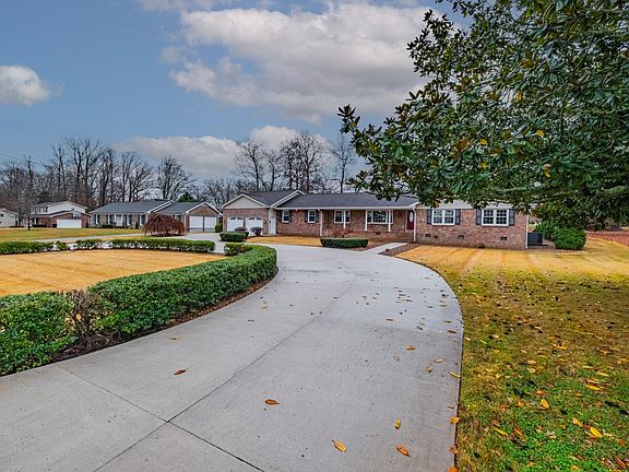 5th image of 1727 Country Club Dr