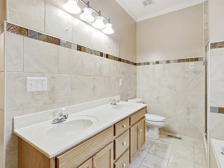 4933 Alexis Dr — Photo 15