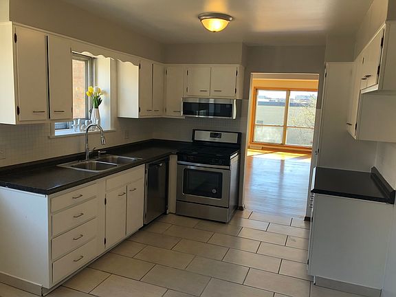 4th image of 6816 N Hamlin Ave #2