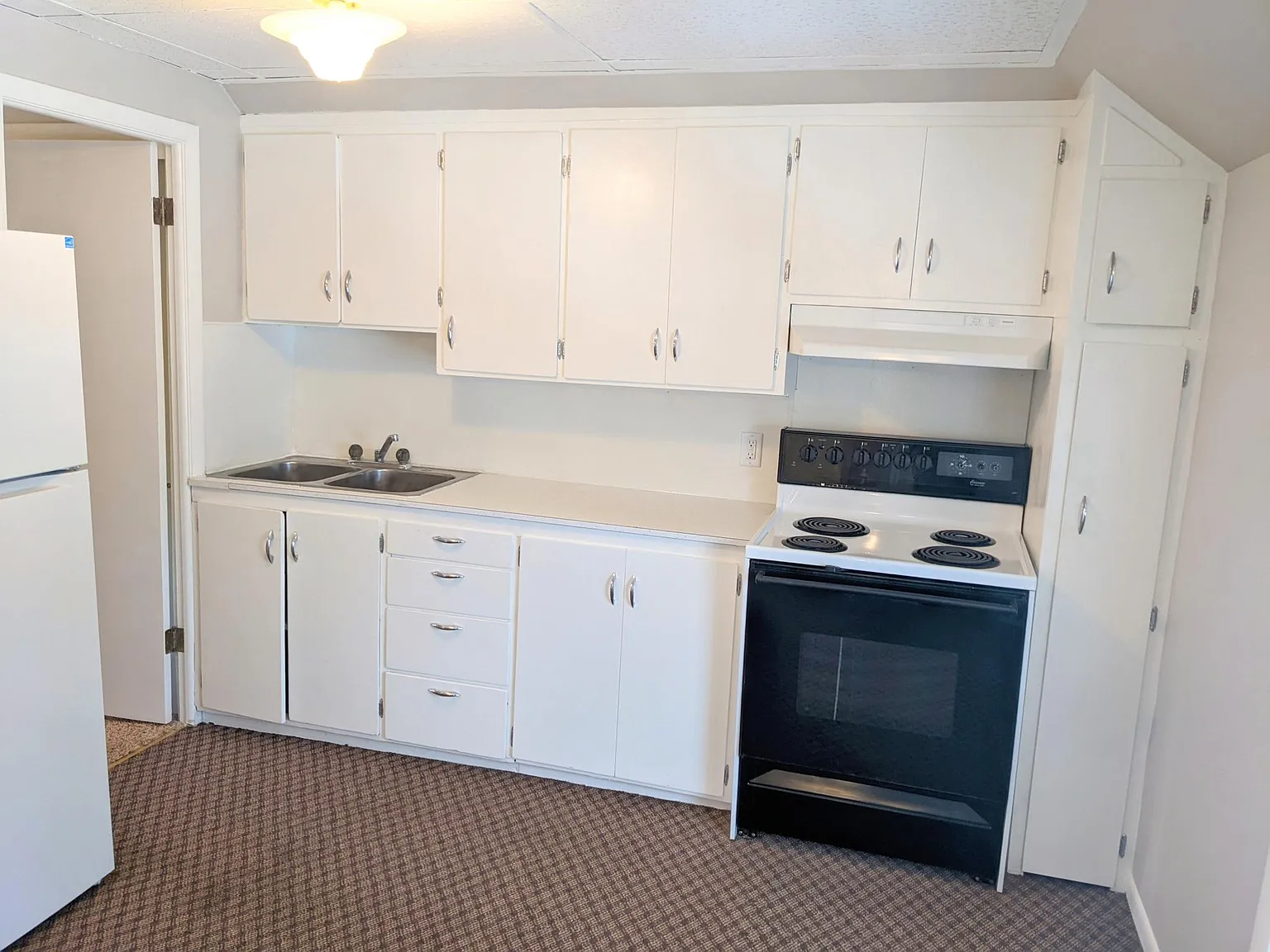 2 bed, 573 sqft, $920 — Photo 1