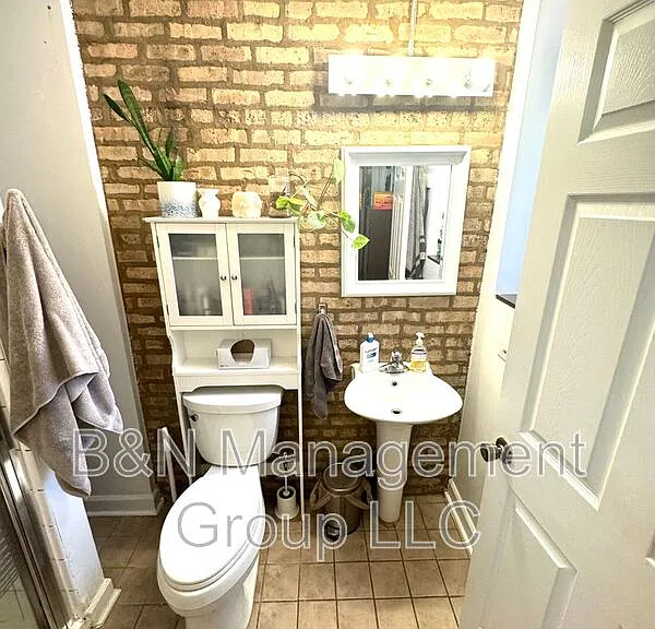 918 W Oakdale Ave #BF — Photo 13