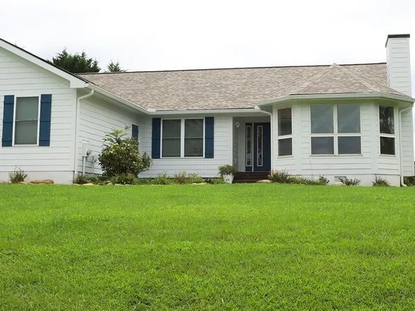 220 Foothills Dr, Murrayville, GA 30564