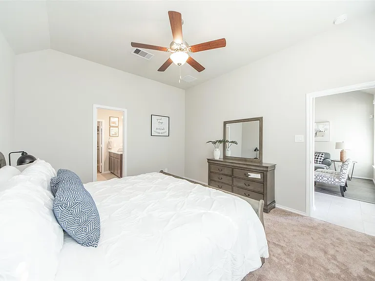 1915 Meadow Trail Dr — Photo 15