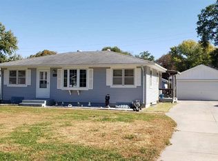 2112 Jefferson St, Grantville, KS 66429