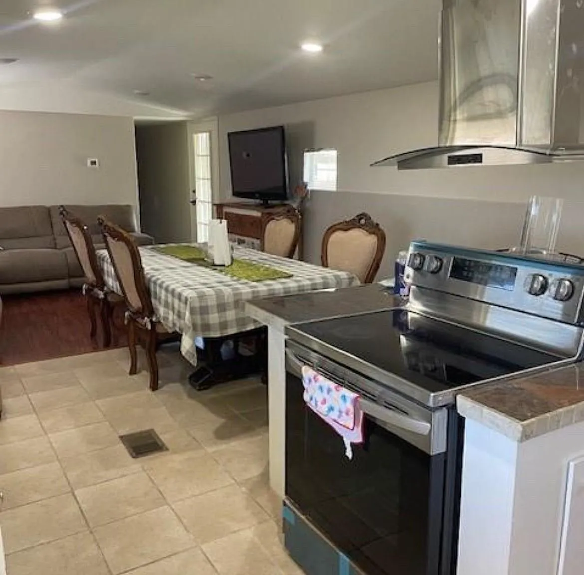 3 bed, 2.0 bath, 1064 sqft, $1,600 — Photo 4