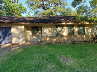 301 Redwood St, Lake Jackson, TX 77566