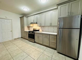 62-15 60th St #1B, Maspeth, NY 11378