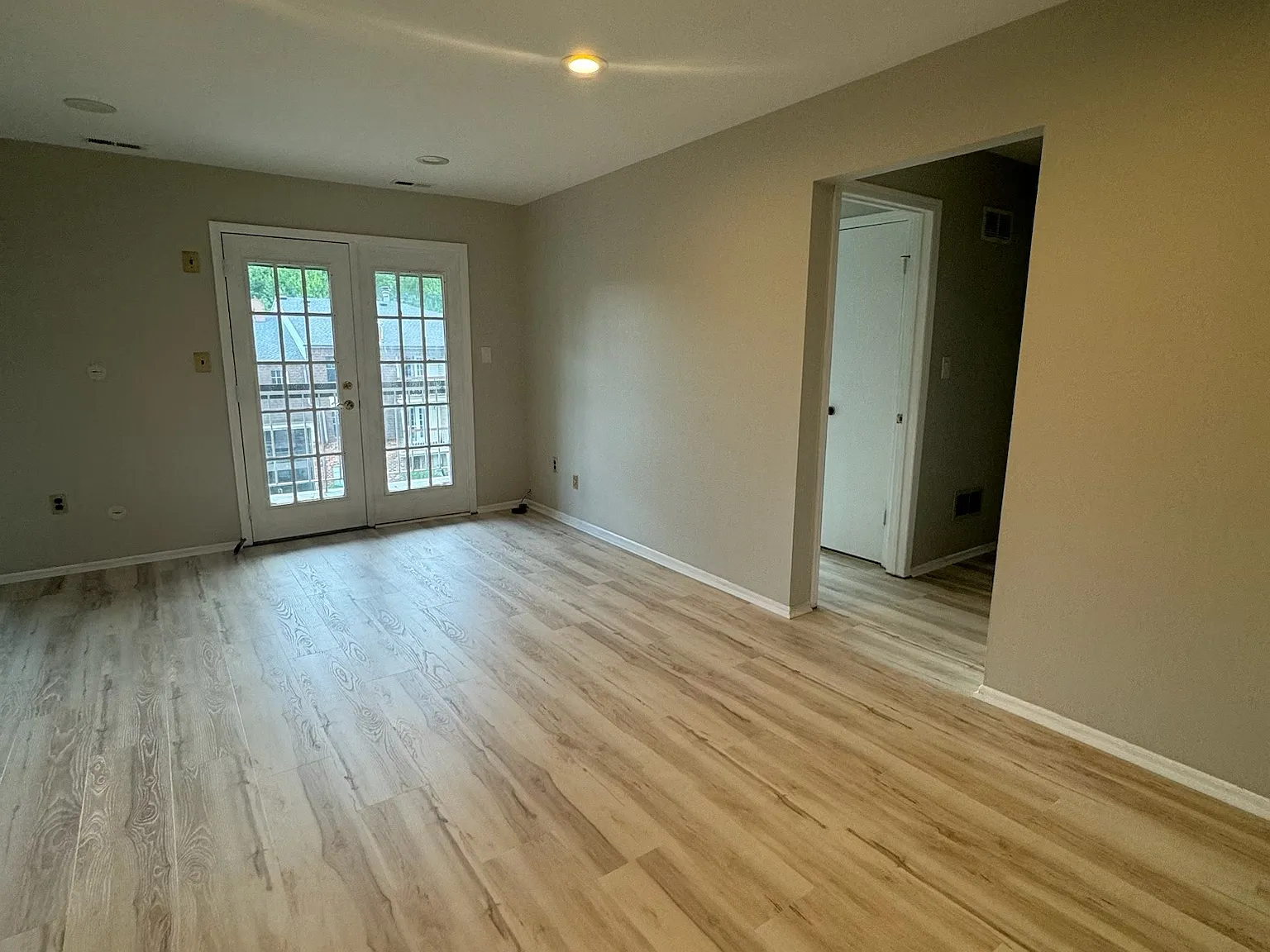 509 Green Hollow Dr — Photo 4
