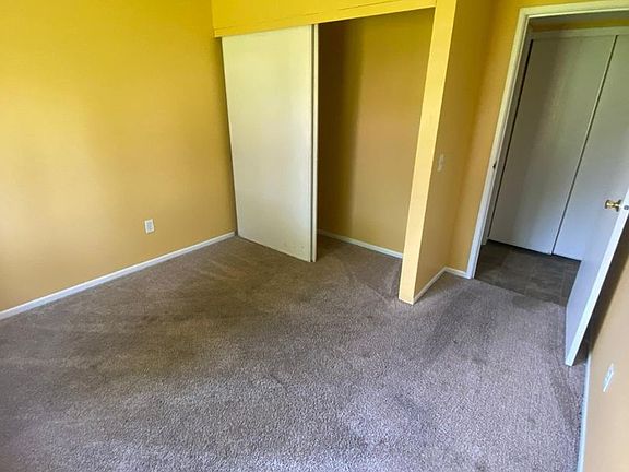 5th image of 213 S Ivy Ln