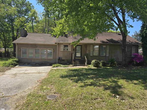 4 Cardinal Dr, Taylors, SC 29687