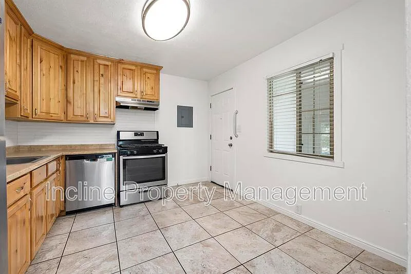 2 bed, 1.0 bath, 750 sqft, $1,300 — Photo 4