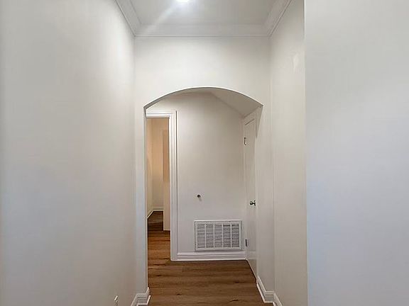4th image of 643 24th Ave