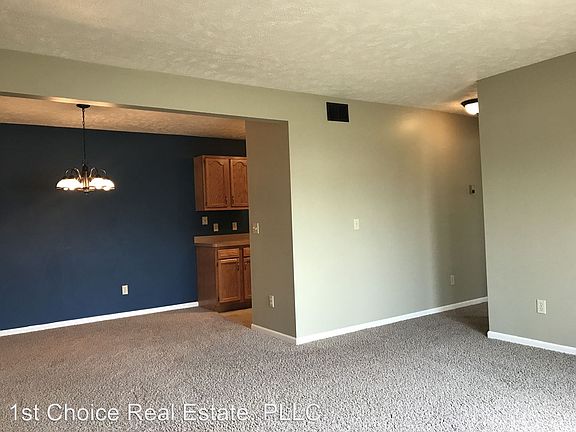 2nd image of 322 Pere Marquette Dr APT 8