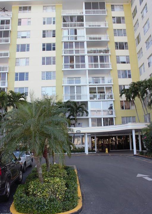 1st image of 4400 Hillcrest Dr APT 1011B