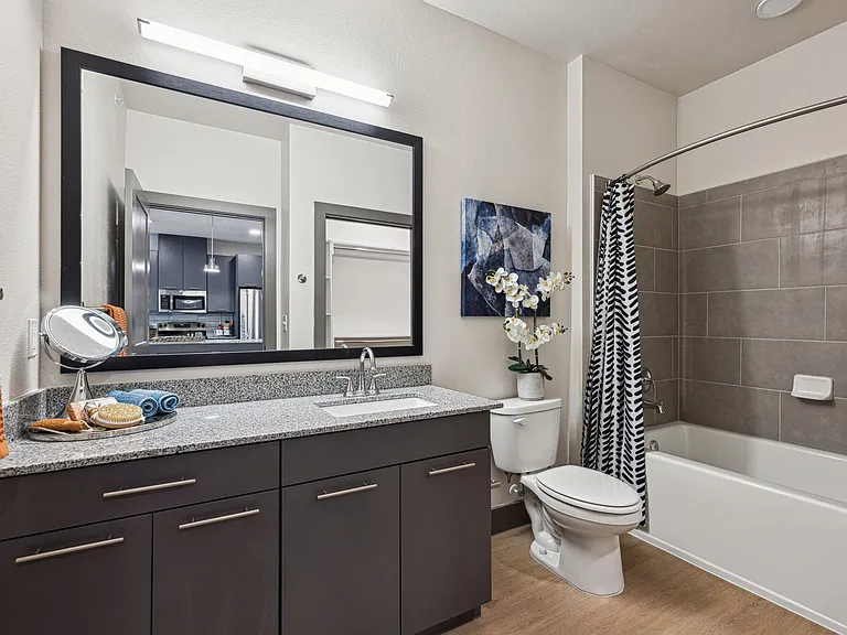 Garden Tub and Spacious Countertops