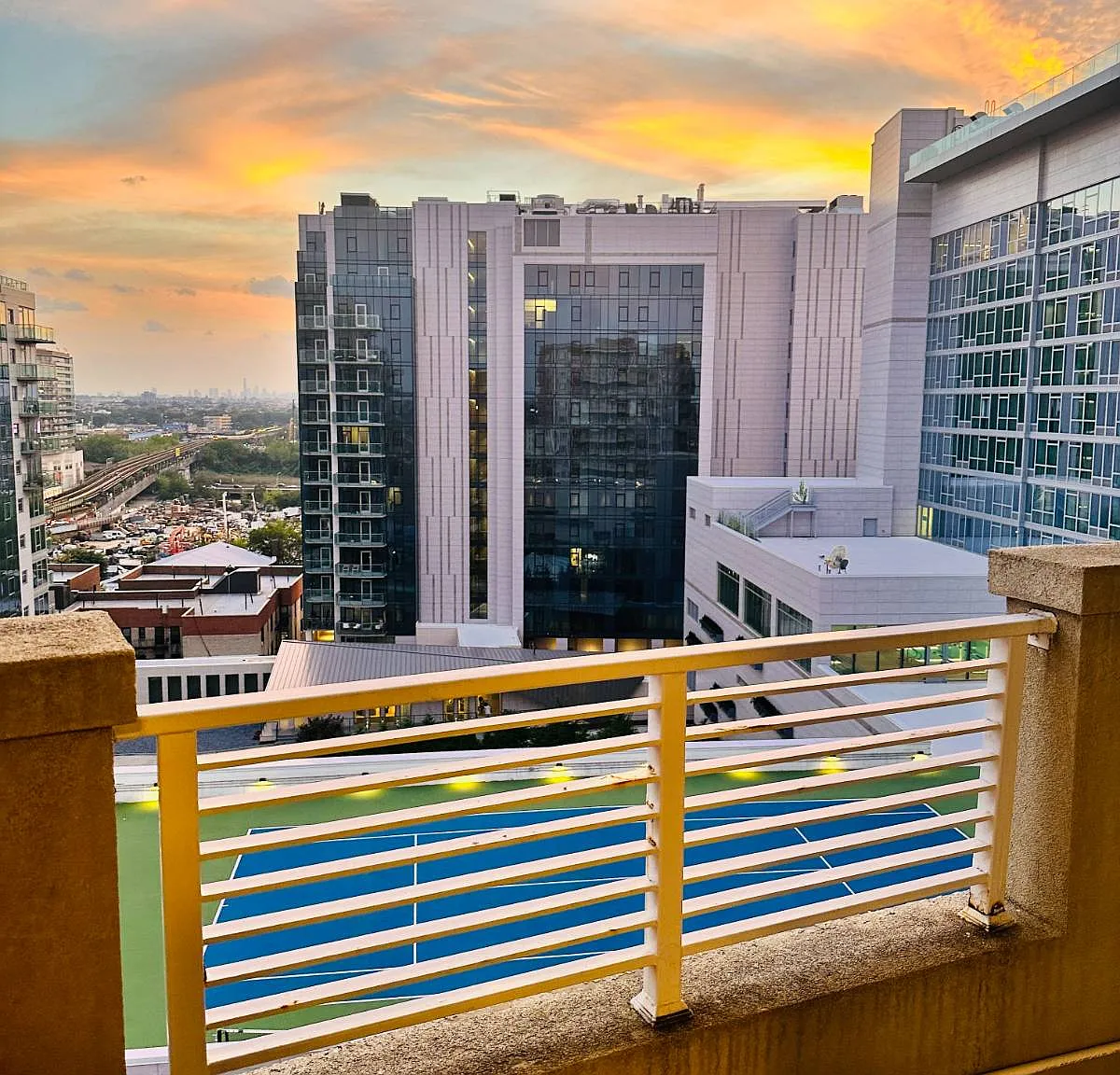 2 bed, 1.0 bath, 574 sqft, $2,900 — Photo 2