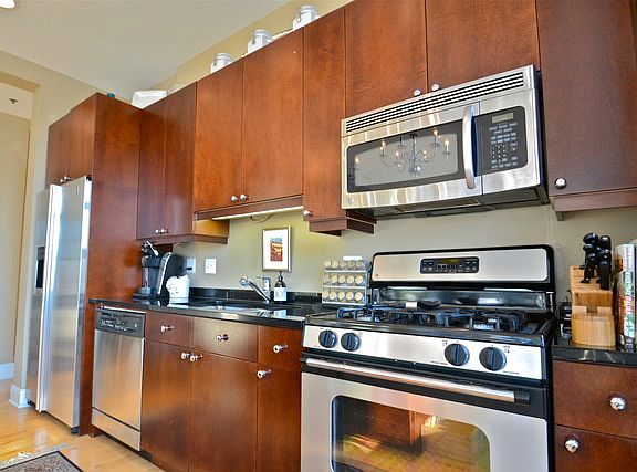 5th image of 101 W Superior St APT 701