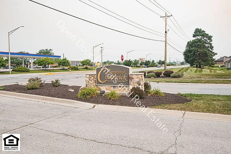 2 bed, 1.5 bath, 1288 sqft, $1,600 — Photo 2