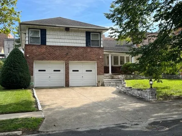22244 Garland Dr, Oakland Gardens, NY 11364