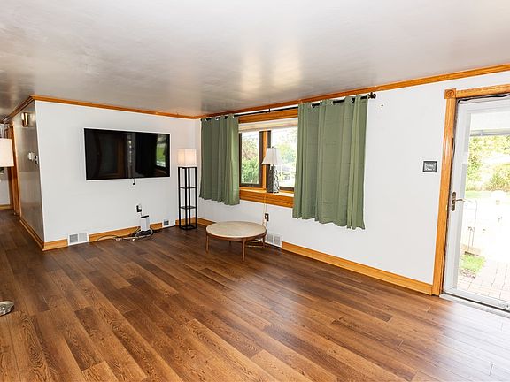 3rd image of 387 Harold St