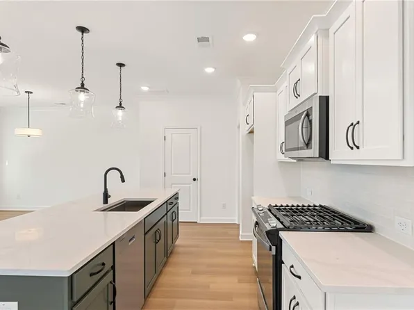 667 Sunstone Ln, Lawrenceville, GA 30043
