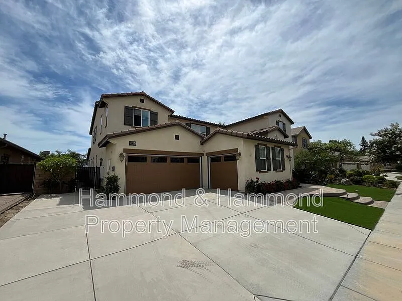 5 bed, 4.5 bath, 3964 sqft, $6,695 — Photo 3