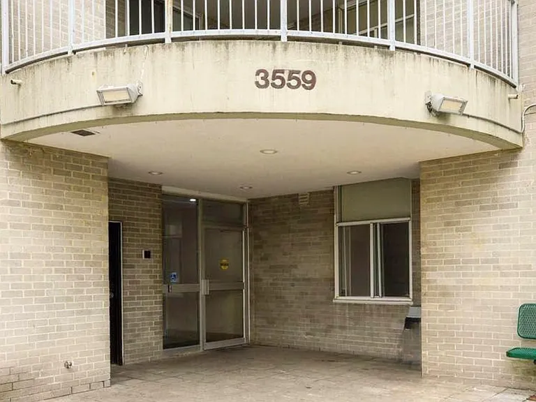 3559 Eglinton Ave W #611 — Photo 2