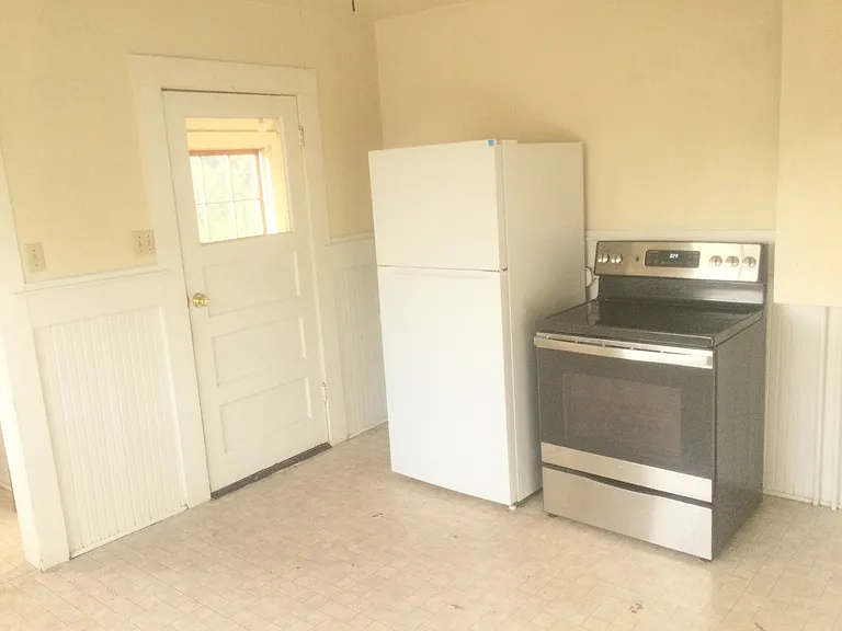 305 Quincy Ave — Photo 4