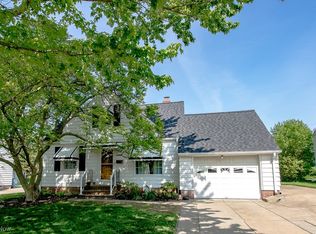 5111 Robinhood Dr, Willoughby, OH 44094