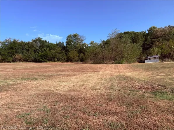 21744 W Main St, Howe, OK 74940