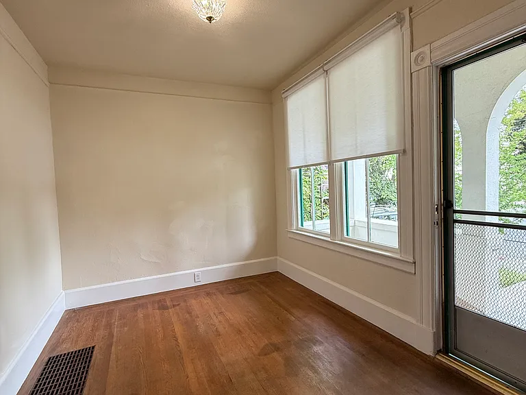 327 N Delaware St — Photo 4